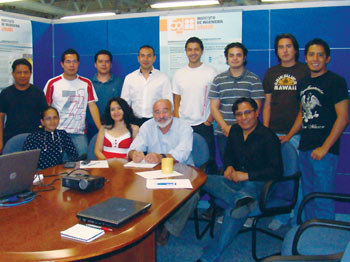 Grupo del Laboratorio de Transporte, Logística y Sistemas Territoriales Destacan sentados al centro los doctores Angélica Lozano