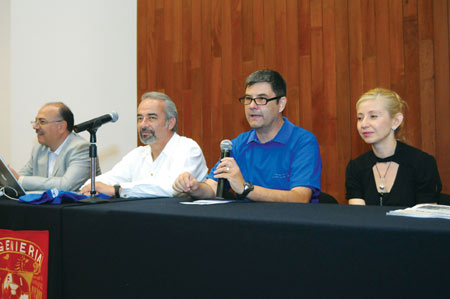 De izquierda a derecha durante la inauguración de la Expo: Alejandro Sánchez, Gonzalo Guerrero, Gerardo Sierra y Estefanía F.