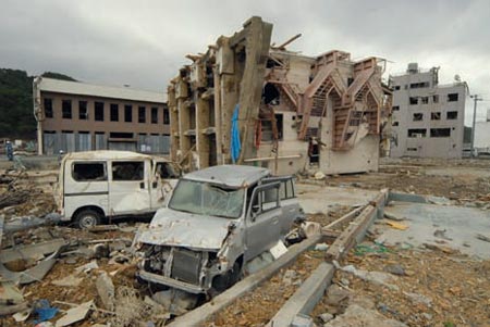 Visita de reconocimiento del daño causado por el sismo del 11 de marzo de 2011 en la Costa del Pacífico de Tohoku en Japón