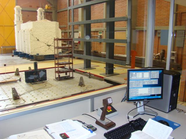 Coordinación de Estructuras y Materiales.
Inicio de actividades: 1997.
El responsable del laboratorio es el 
Se encuentra ubicado en el 
Edificio 9 II UNAM, junto al Jardín Botánico. 
Ciudad Universitaria