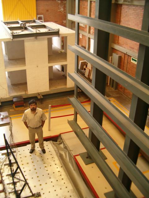 Inicio de actividades: 1997.
El responsable del laboratorio es el 
Se encuentra ubicado en el 
Edificio 9 II UNAM, junto al Jardín Botánico. 
Ciudad Universitaria.
